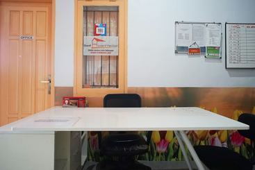 هاستل Abdi Praja Residence By Oyo Rooms