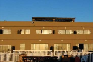 تختخواب و صبحانه Falling Waters Guest House