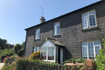 צימר Tregarland Farm