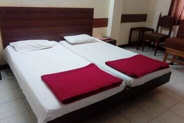 בית מלון כפרי Iroomz  Samrat Ashok