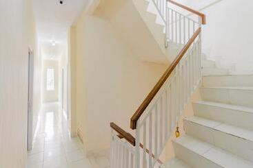 פנסיון Reddoorz Plus Near Taman Rasuna Menteng