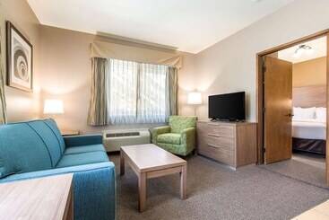 호텔 Quality Inn & Suites Bainbridge Island