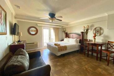 Отель Beso Del Sol Resort