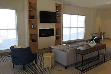 فندق Comfort Suites