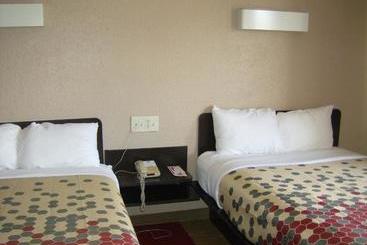 호텔 Econo Lodge Inn & Suites