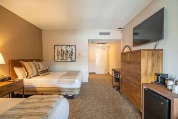 فندق Kellogg West Conference Center And