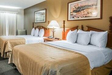 هتل Quality Inn