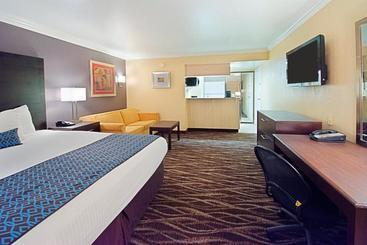 هتل Tempe/phoenix Airport Innsuites  & Suites
