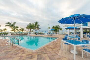 فندق على الطريق Islander Resort