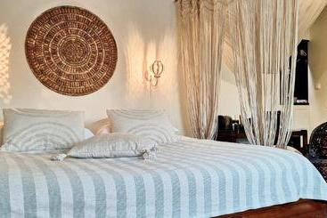 Bed and Breakfast Vinoteegi Residents