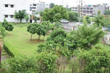 هتل Palm Tree Sector 31
