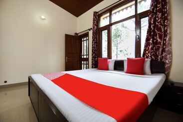 ホテル Sai Home Stay By Oyo Rooms