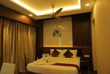 酒店 The Royal Grand