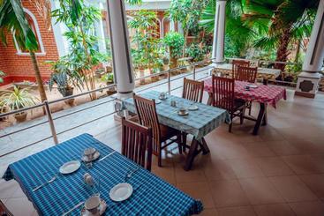 Village Inn Resort