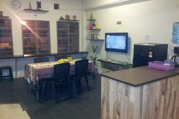 فندق Red Palm Hostel