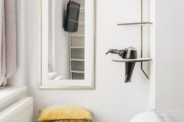 Апарт-отель Design Suites Lytham