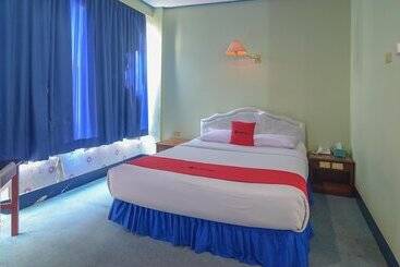 هتل Reddoorz Near Tugu Naga Singkawang