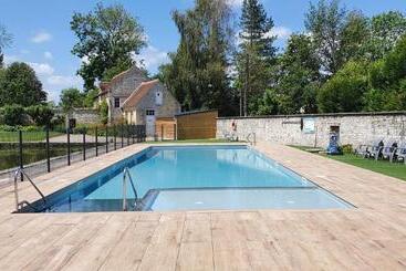 펜션 Chambres D'hôtes Château De Martragny