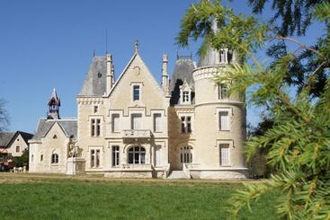 ペンション Château Des Chevaliers De Londigny