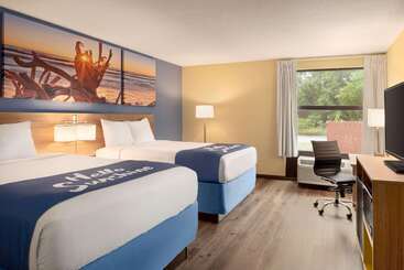 酒店 Days Inn & Suites By Wyndham Merrillville