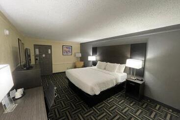 酒店 La Quinta Inn By Wyndham Indianapolis Airport Lynhurst