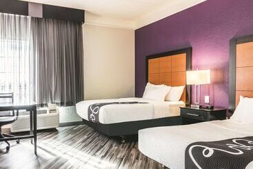 هتل La Quinta By Wyndham Orlando Airport North