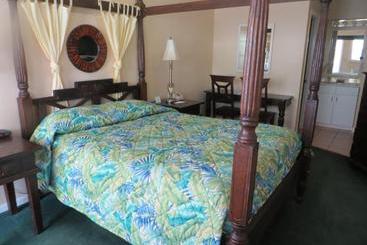 فندق Lemon Tree Inn   Near Tin City