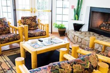 호텔 Los Viajeros Inn