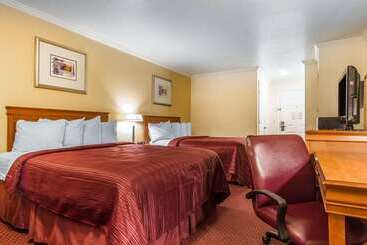 Отель Quality Inn & Suites Gilroy