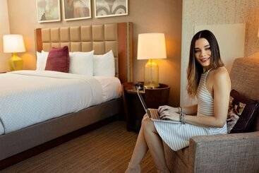 Lansdowne Resort And Spa