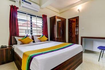 Itsy Hotels Rain Tulsi Stayz, Palarivattom Junction