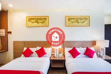 Отель Oyo 489 Casa Mia Suites