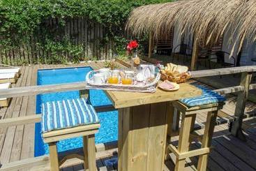تختخواب و صبحانه Boutique La Mexicana Suites & Beach