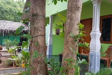 هتل Vimal Villa