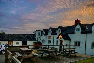 ベッドアンドブレックファースト The Dolfor Inn