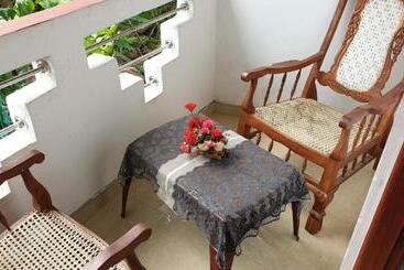 膳宿费 Emikio Mirissa