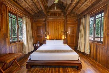 هتل Old Town Resort Phu Quoc