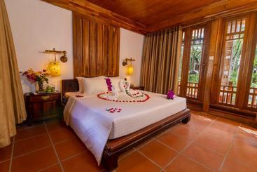 هتل Old Town Resort Phu Quoc