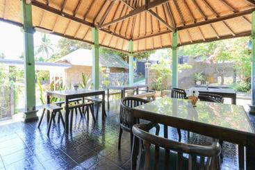 هتل Tara Bar & Resto Air Sanih