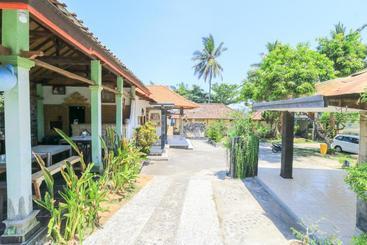 هتل Tara Bar & Resto Air Sanih