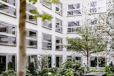 فندق The Flag West M