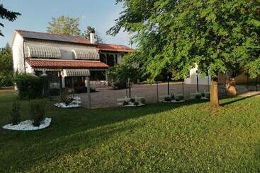 مبيت وإفطار La Libellula