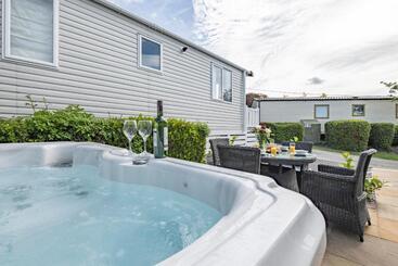 Курорт Tan Rallt Holiday Park & Spa