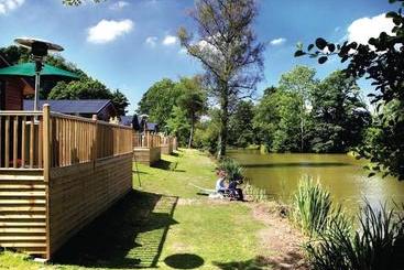 منتجع Upton Lakes Lodges