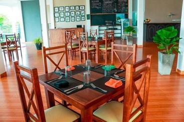 استراحتگاه Aqua House Hotel Yala