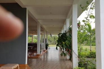 استراحتگاه Aqua House Hotel Yala