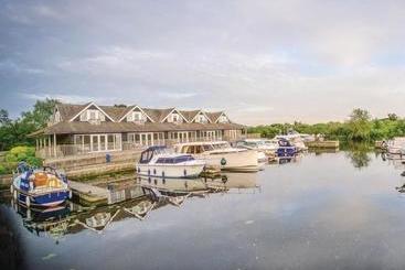 منتجع Yare View Holiday Cottages