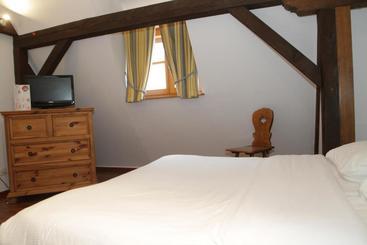 هتل Auberge Du Rempart