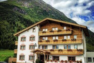 Отель Galtürerhof