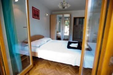 Жильё для туристов Apartments Luka   Free Parking